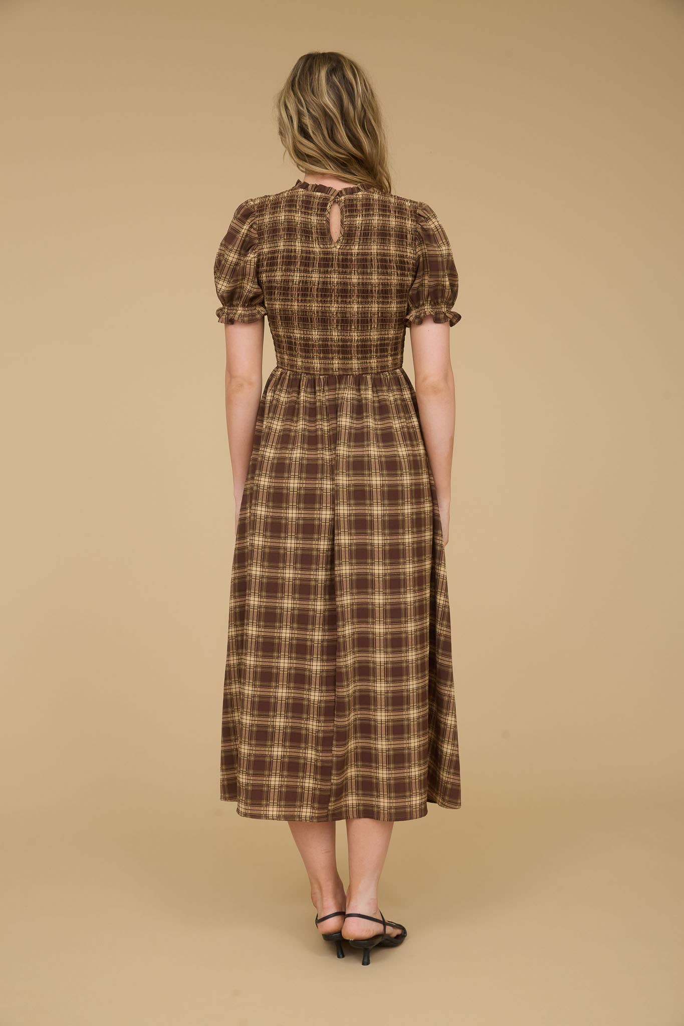 PLAID ROUND NECK PUFF SLEEVE SMOCKED MIDI DRESS